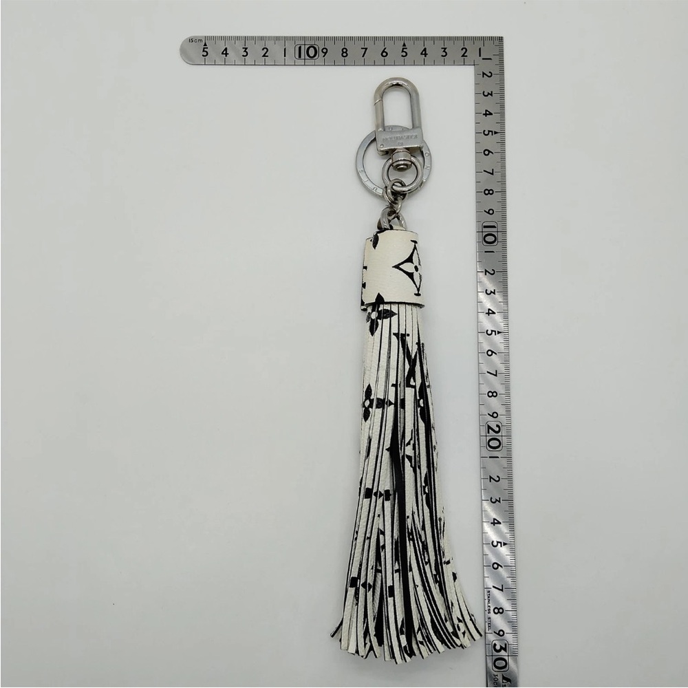 Louis Vuitton Black and White Tassel Keychain - Picture 9 of 9